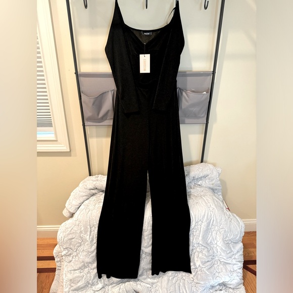 NWT wide legged jumpsuit - Picture 1 of 3
